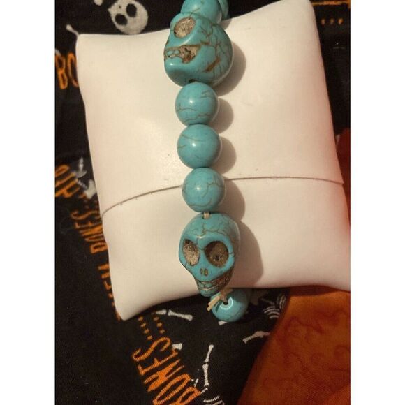 Handmade Turquoise Resin Skull Bracelet With Accent Beads - Picture 1 of 6